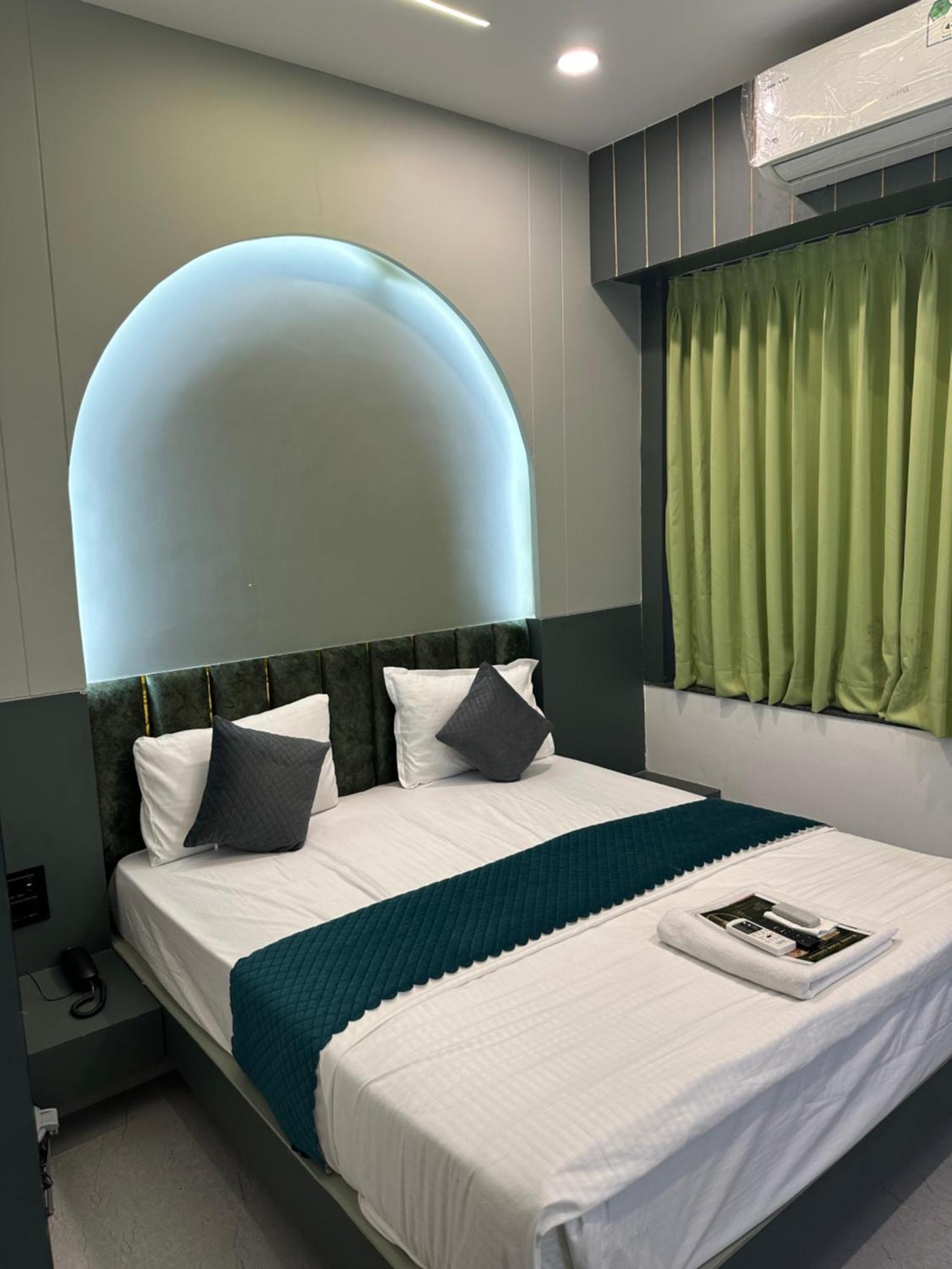 Hotel Victoria Prime Surat Exterior photo