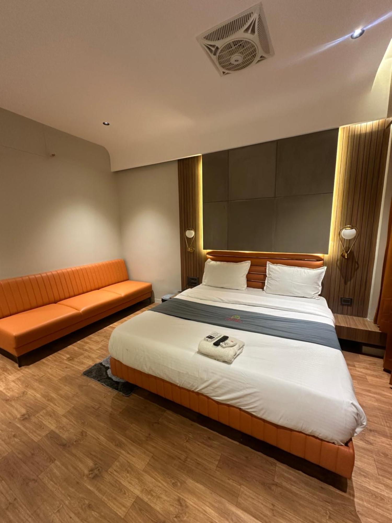 Hotel Victoria Prime Surat Exterior photo