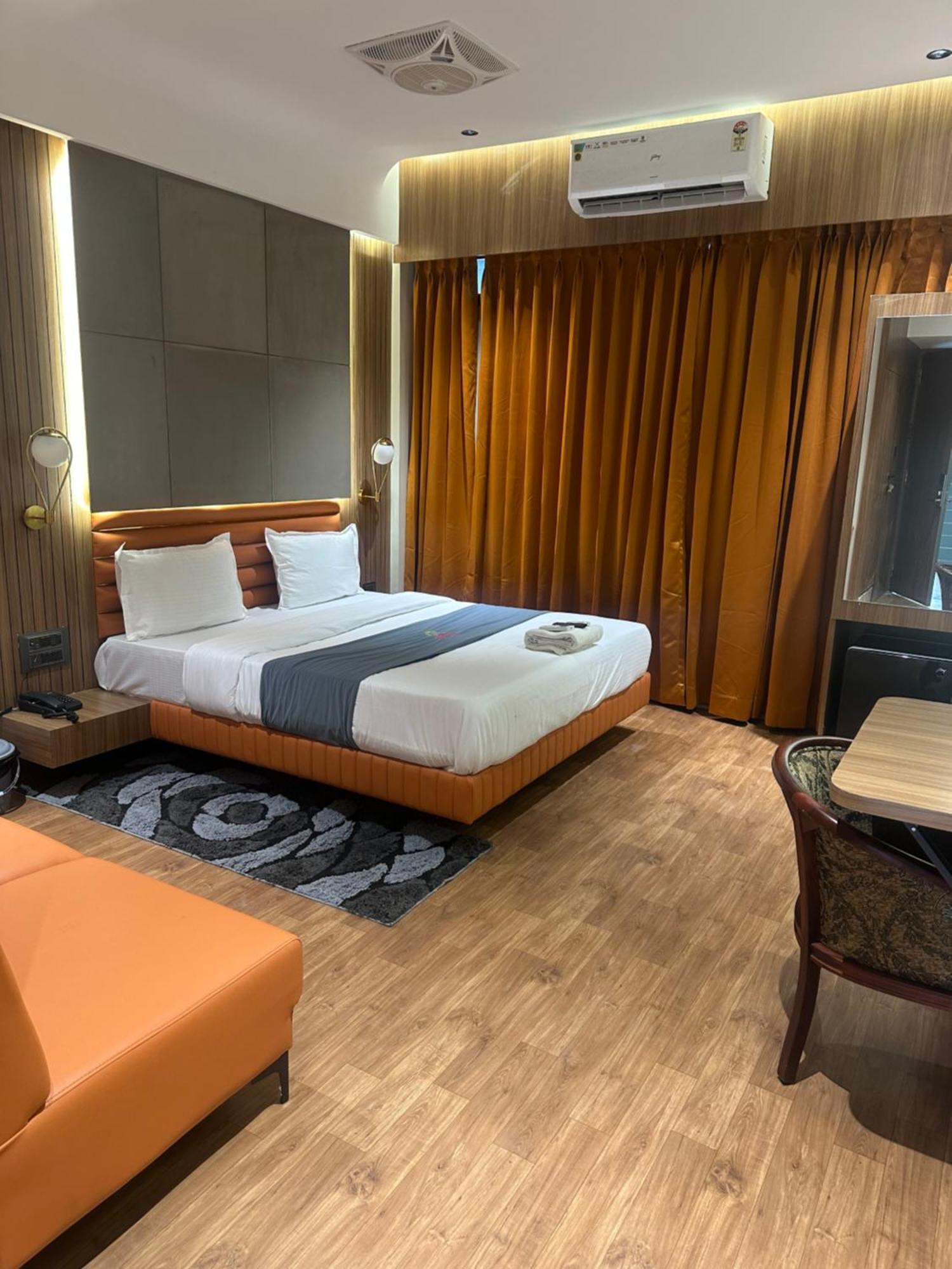 Hotel Victoria Prime Surat Exterior photo