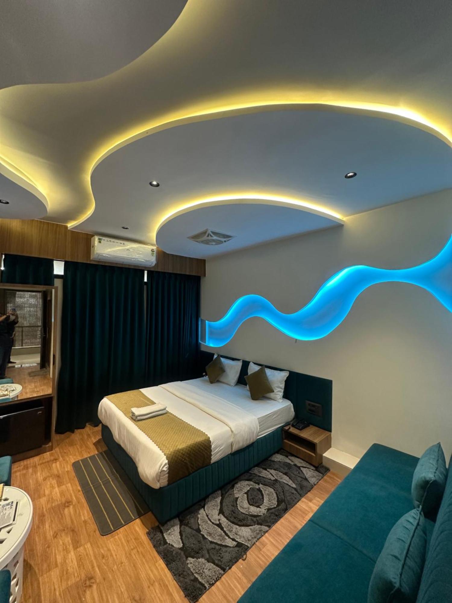 Hotel Victoria Prime Surat Exterior photo