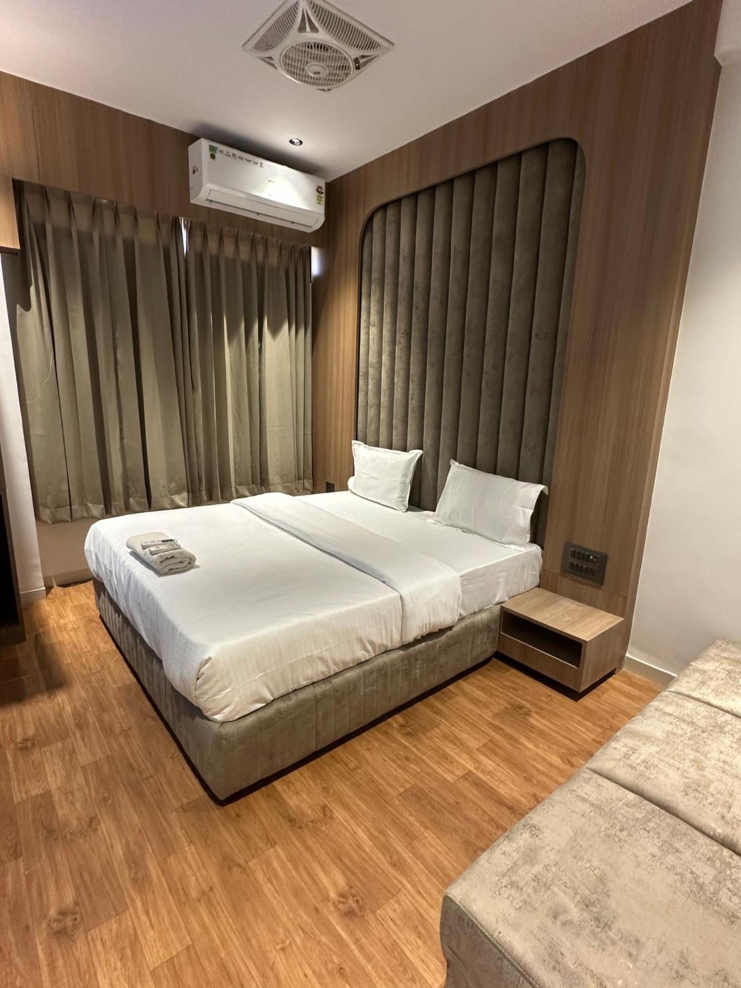 Hotel Victoria Prime Surat Exterior photo