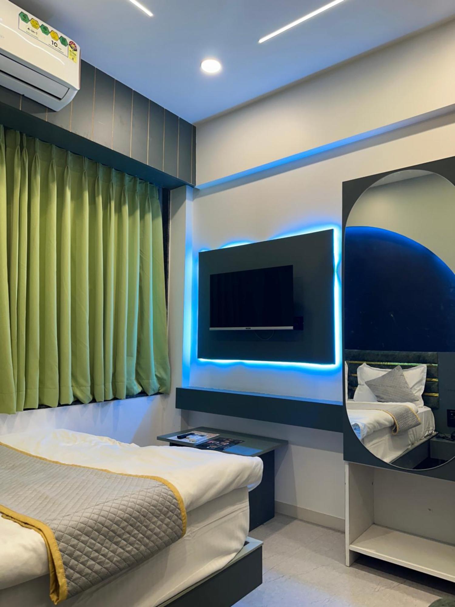 Hotel Victoria Prime Surat Exterior photo