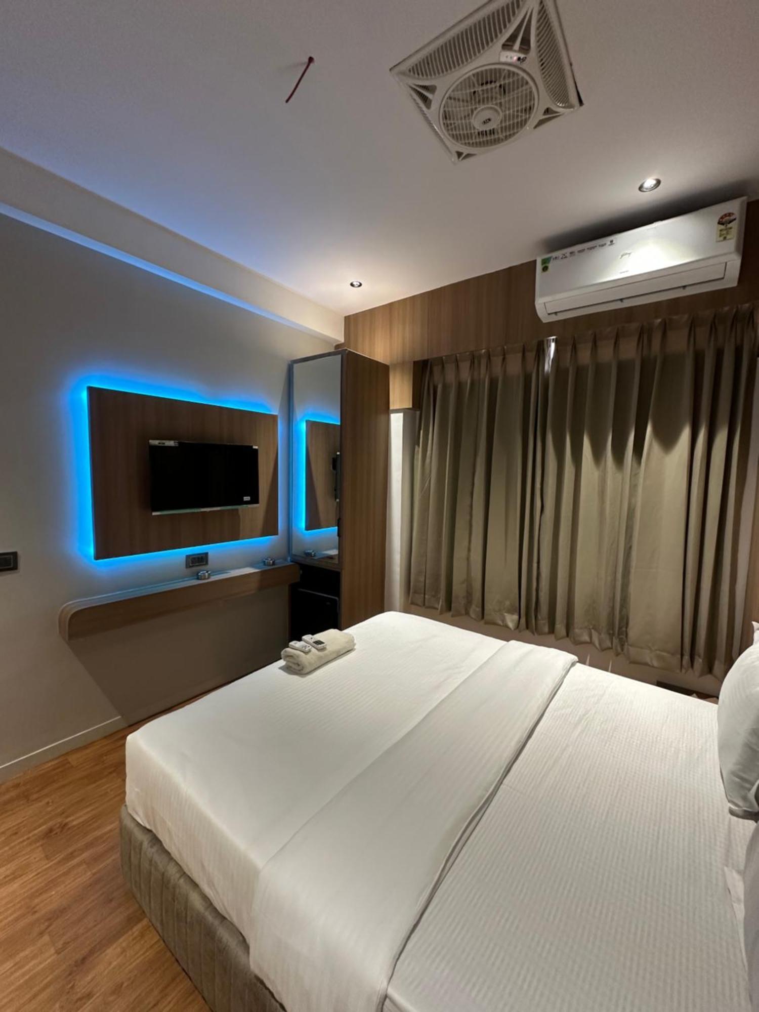 Hotel Victoria Prime Surat Exterior photo