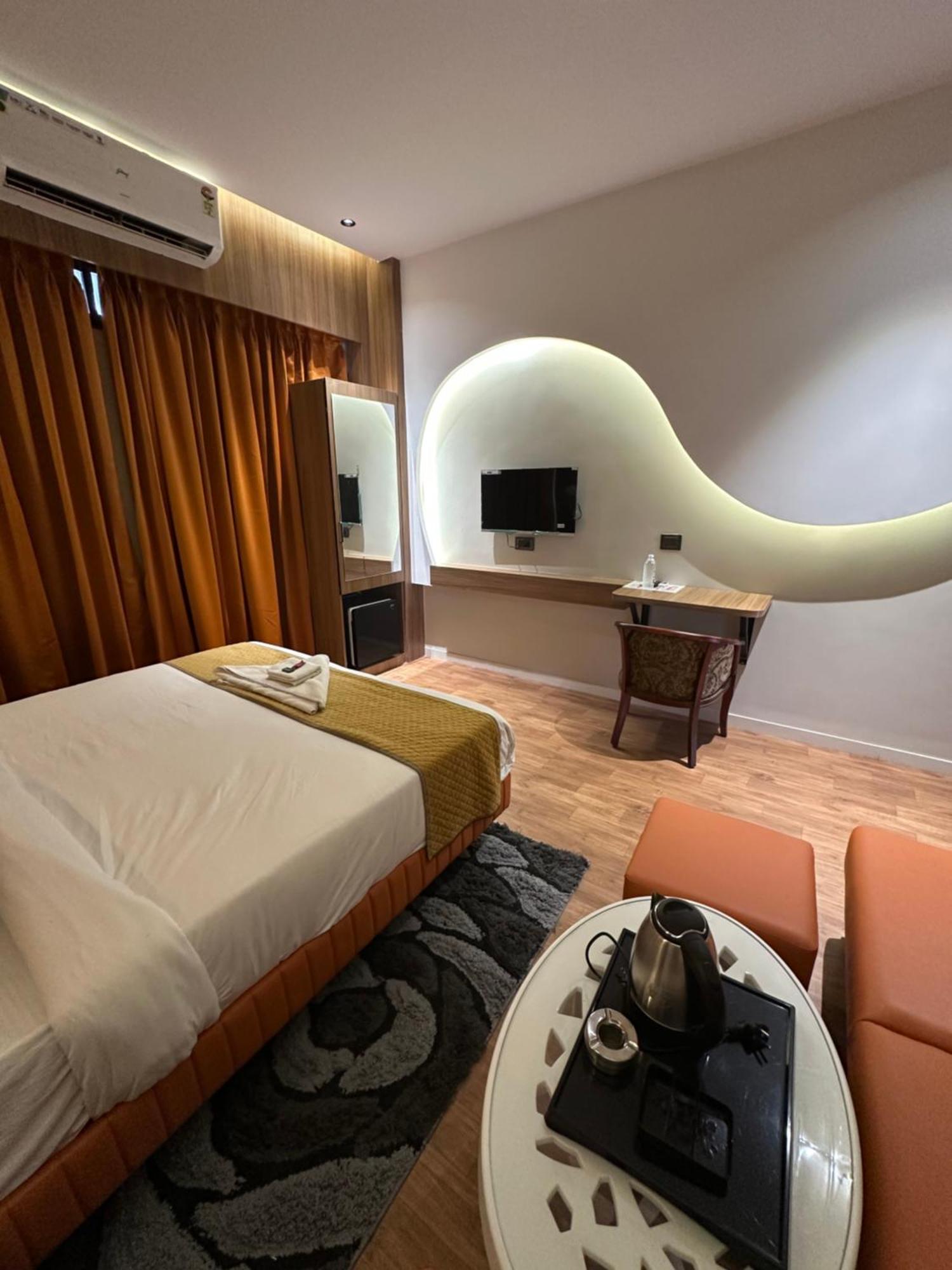 Hotel Victoria Prime Surat Exterior photo